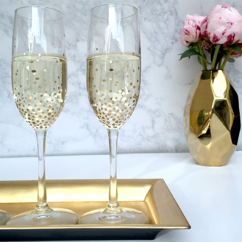 DIY-Gold-Speckled-Champagne-Flutes