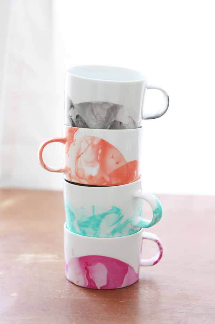 DIY-Nail-Polish-Marble-Mugs